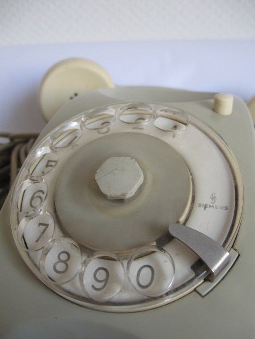 Bild 3 von 70er Telefon Grau