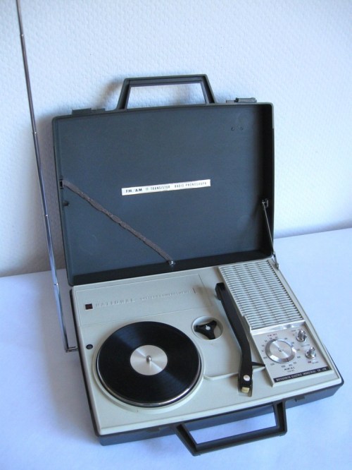 Bild 1 von 70er Kofferplattenspieler mit Radio 