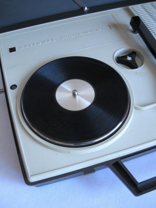 Bild 2 von 70er Kofferplattenspieler mit Radio 