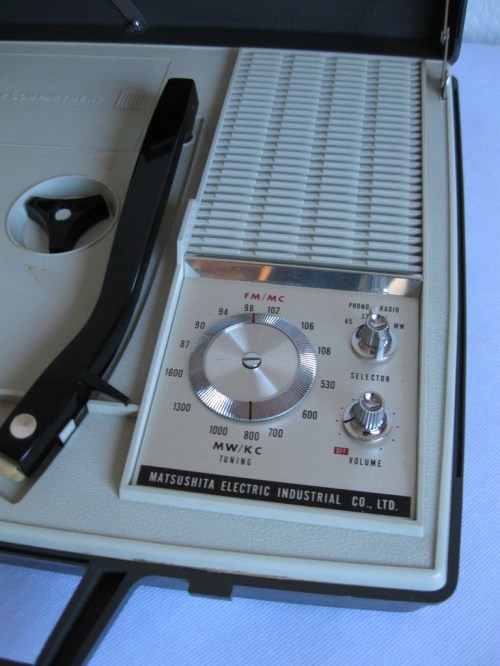 Bild 3 von 70er Kofferplattenspieler mit Radio 