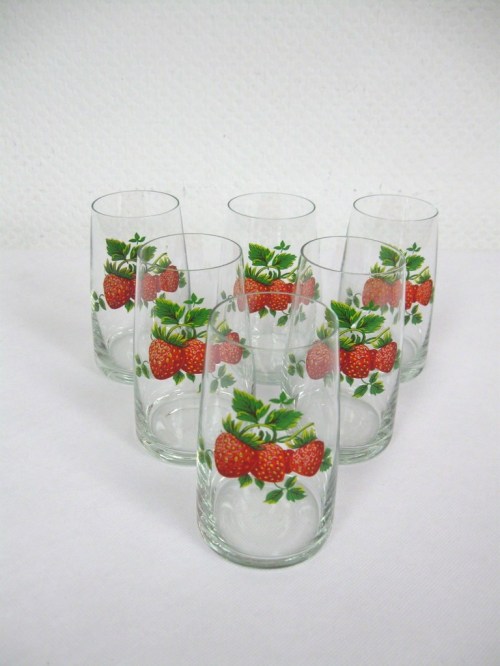 Bild 2 von 70er Trinkgläser Erdbeere