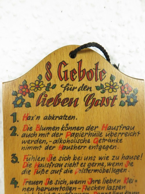 Bild 3 von 70er Holzschild mit Spruch: 8 Gebote an den lieben Gast