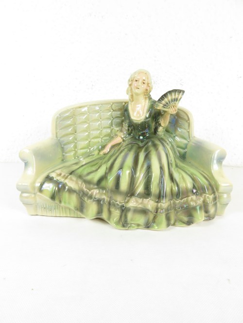 Bild 1 von 50er Porzellan Figur Frau auf Sofa