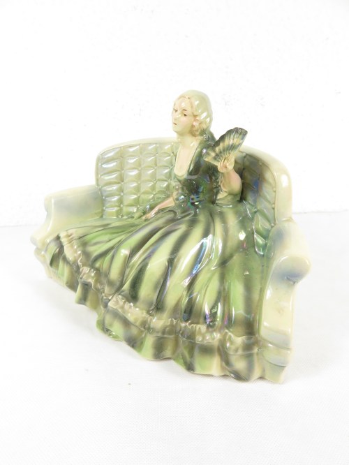 Bild 2 von 50er Porzellan Figur Frau auf Sofa