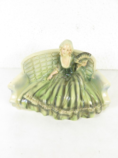 Bild 3 von 50er Porzellan Figur Frau auf Sofa