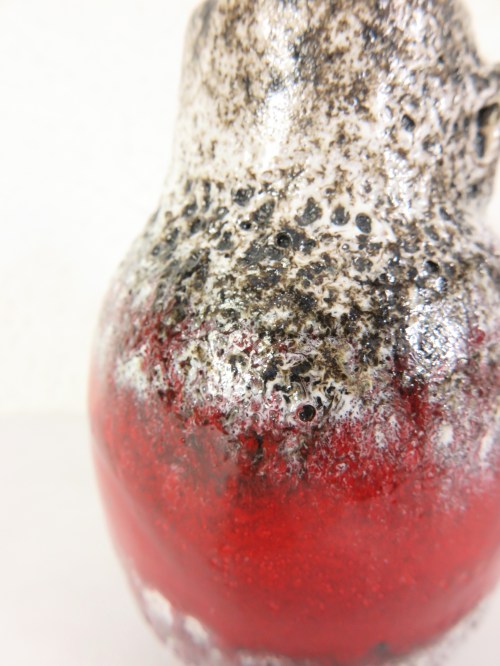 Bild 4 von 70er Henkelvase Rot, Lava Optik