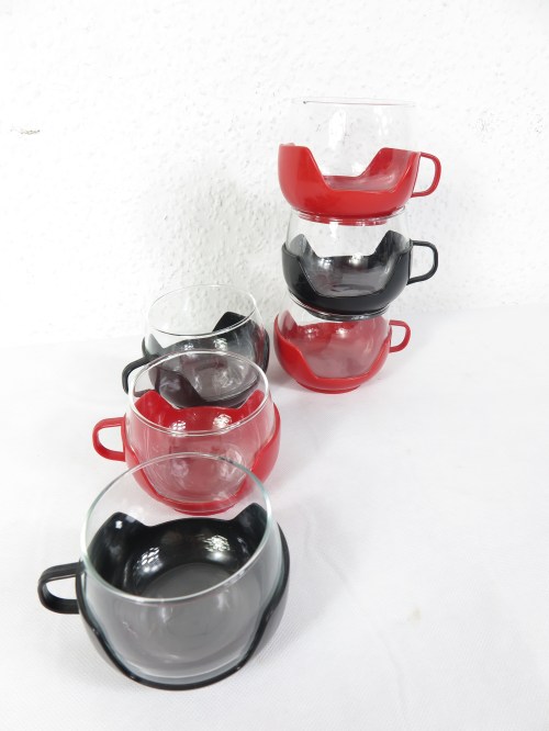 70er Teebecher, Teetassen, Glasteetassen mit Kunststoff