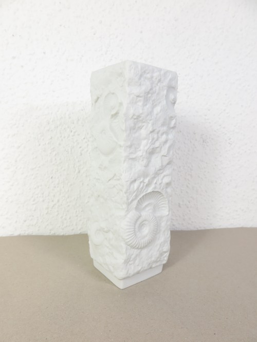 Bild 3 von 70er Bisquitporzellan Vase, Fosilienvase, AK Kaiser Vase eckig Martin Freyer weiß