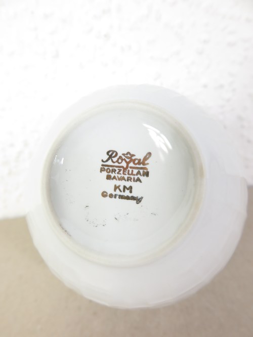 Bild 3 von 80er Porzellan Vase Royal Bavaria KM, weiß, kleine Kugelvase