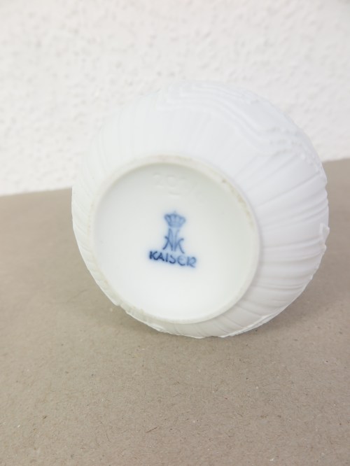 Bild 5 von 70er Bisquitporzellan Vase, AK Kaiser Reliefvase