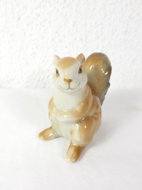 Bild 3 von 70er Eichhörnchen Figur, Eichhorn, Porzellan