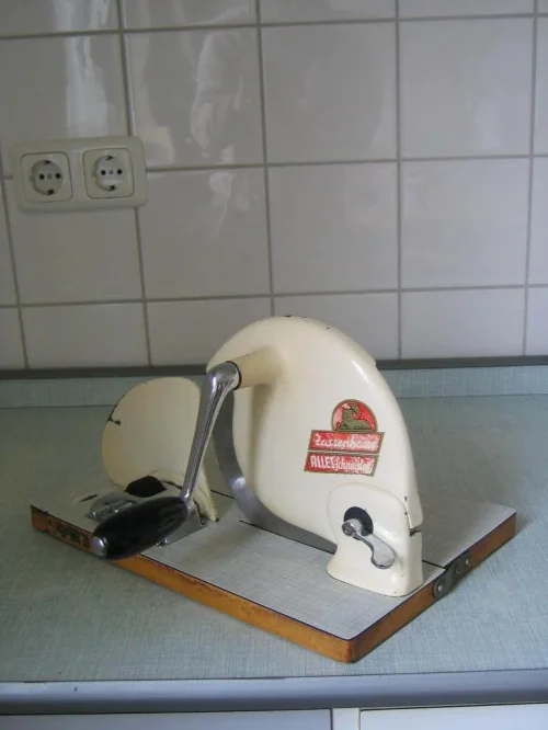 Bild 3 von Brotschneider