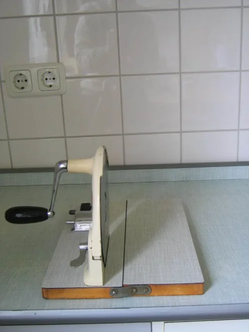 Bild 4 von Brotschneider
