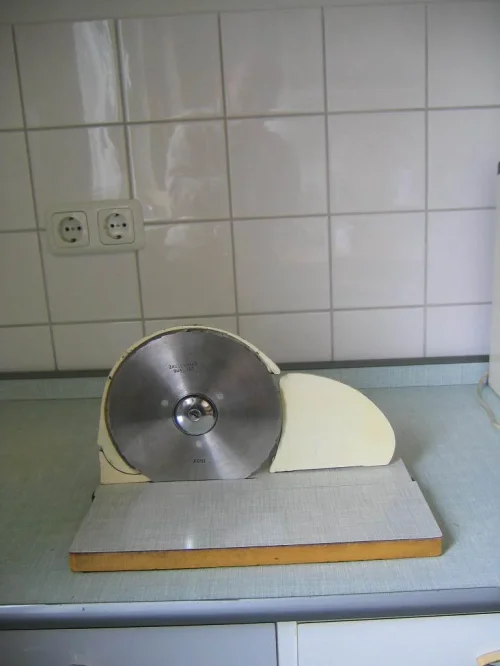 Bild 5 von Brotschneider