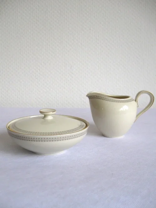 Milch- und Zucker-Garnitur