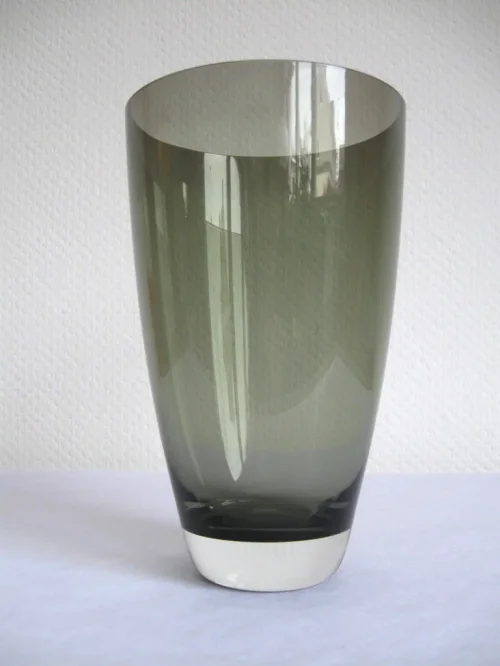 Bild 2 von 60 smoked glass vase