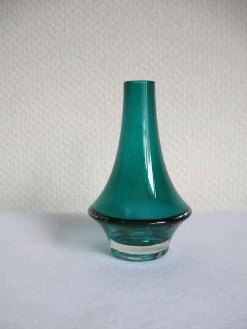 70er Glasvase mit Signatur