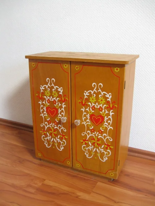 Bild 1 von 70er Schränkchen / Puppenschrank