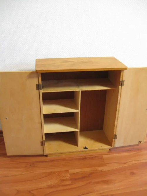 Bild 3 von 70er Schränkchen / Puppenschrank