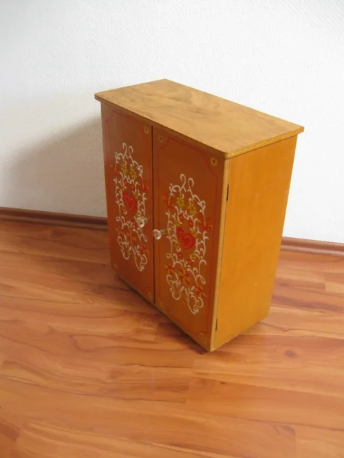 Bild 6 von 70er Schränkchen / Puppenschrank