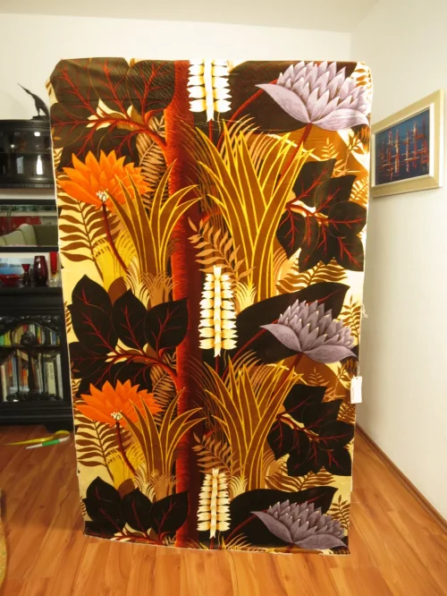 Bild 2 von 70er Samtstoffstück