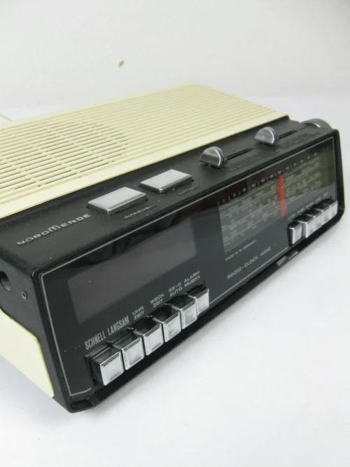 Bild 1 von 70er Radiowecker