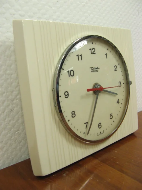 Bild 2 von 50er Küchenuhr Diehl
