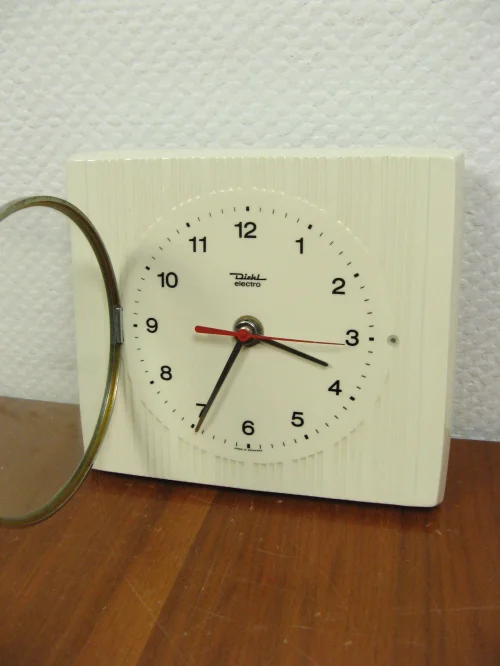 Bild 3 von 50er Küchenuhr Diehl