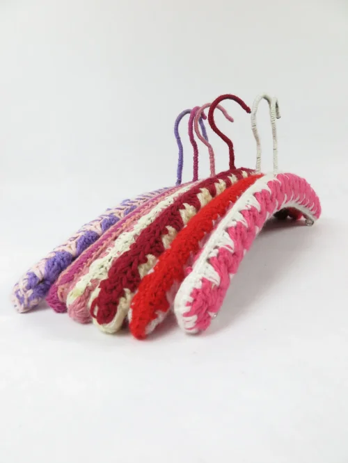 Bild 4 von 60er crochet clothes hanger