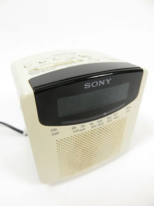 Bild 2 von 80s clock radio DIGICUBE