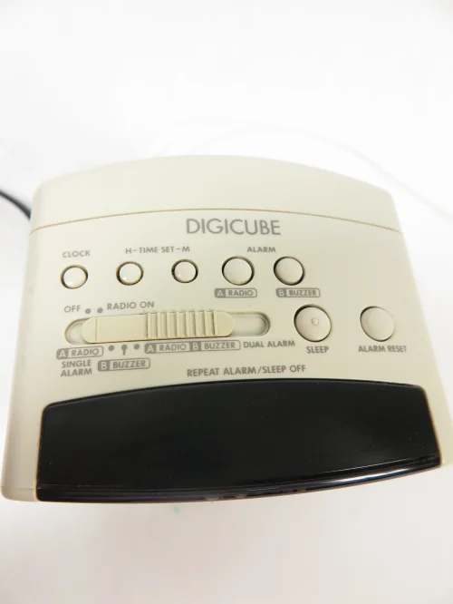 Bild 3 von 80s clock radio DIGICUBE