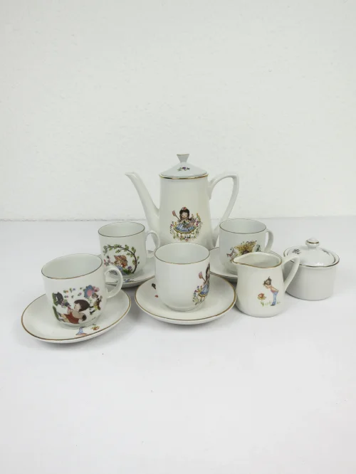 60s child service / doll tea service