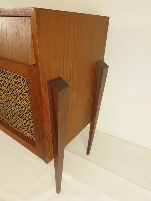 Bild 2 von Edelholzfurnier Commode mit Korbgeflecht