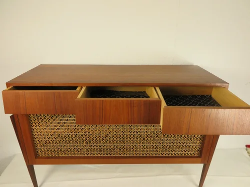 Bild 3 von Edelholzfurnier Commode mit Korbgeflecht