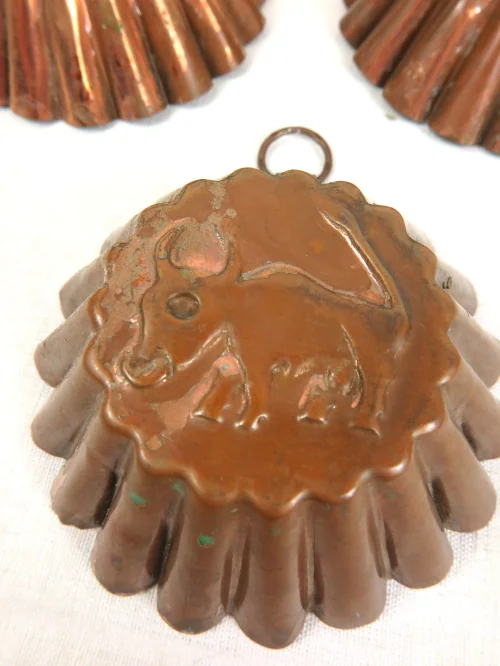 Bild 7 von 70s cake tin to hang up with zodiac signs