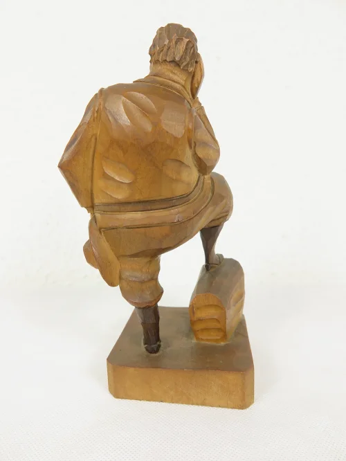 Bild 3 von Alte Holzfigur dicker bärtiger Mann