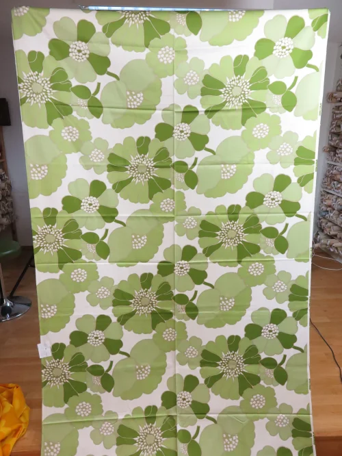 Bild 2 von 70er Stoff Dekoplus, Gardinenstoff, grüne Blumen