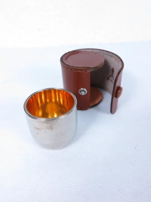 Bild 2 von 50er Reise Schnapsbecher Metall