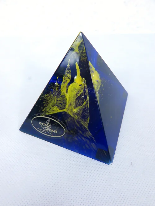Bild 2 von 70er Briefbeschwerer Pyramide