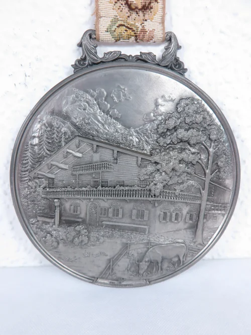 Bild 2 von 70er Zinnteller , WMF Serie "Bauernhäuser", Oberbayern
