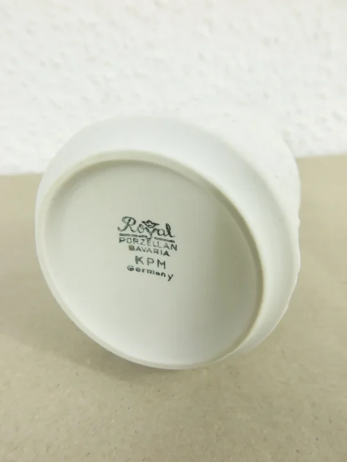 Bild 4 von 70er Vase KPM Royal, Bisquite Porzellan