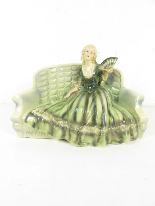 Bild 1 von 50er Porzellan Figur Frau auf Sofa, Jema Porzellan