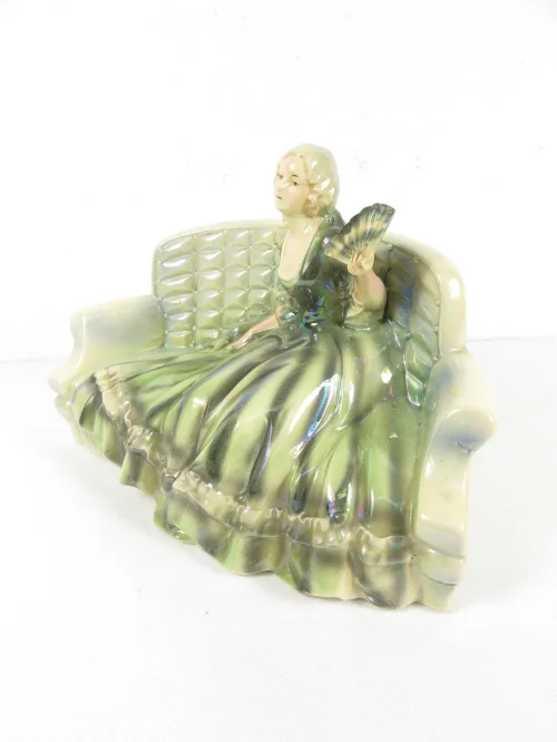 Bild 2 von 50er Porzellan Figur Frau auf Sofa, Jema Porzellan