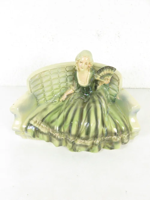 Bild 3 von 50er Porzellan Figur Frau auf Sofa, Jema Porzellan