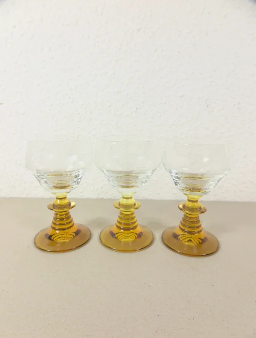 Bild 2 von 70er Weinrömer, braunes Glas mit Schliff, Moselweinglas