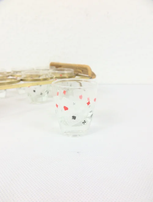 Bild 4 von 50er Schnapsset mit Halterung, Kartenspielr Design