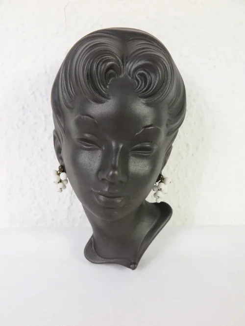 Bild 1 von 50er Terrakotta Wandmaske Mädchen mit Ohrringen "Charlott"