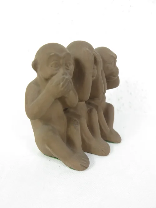 Bild 2 von "Les trois singes", figure de singe : ne pas entendre, ne pas voir, ne pas parler