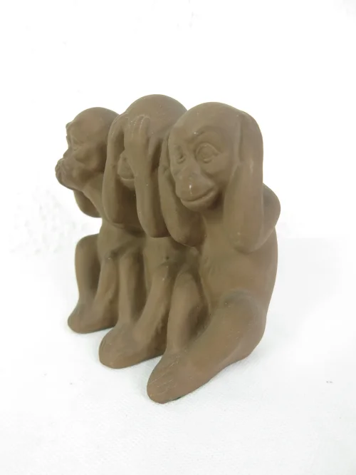 Bild 3 von "Les trois singes", figure de singe : ne pas entendre, ne pas voir, ne pas parler