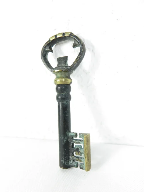 Bild 2 von clé de 70 en bronze, clé décorative